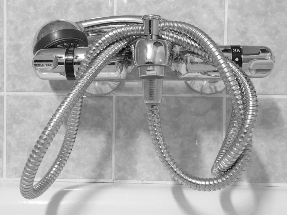 Takdusj  komfort, design og funksjon på badet