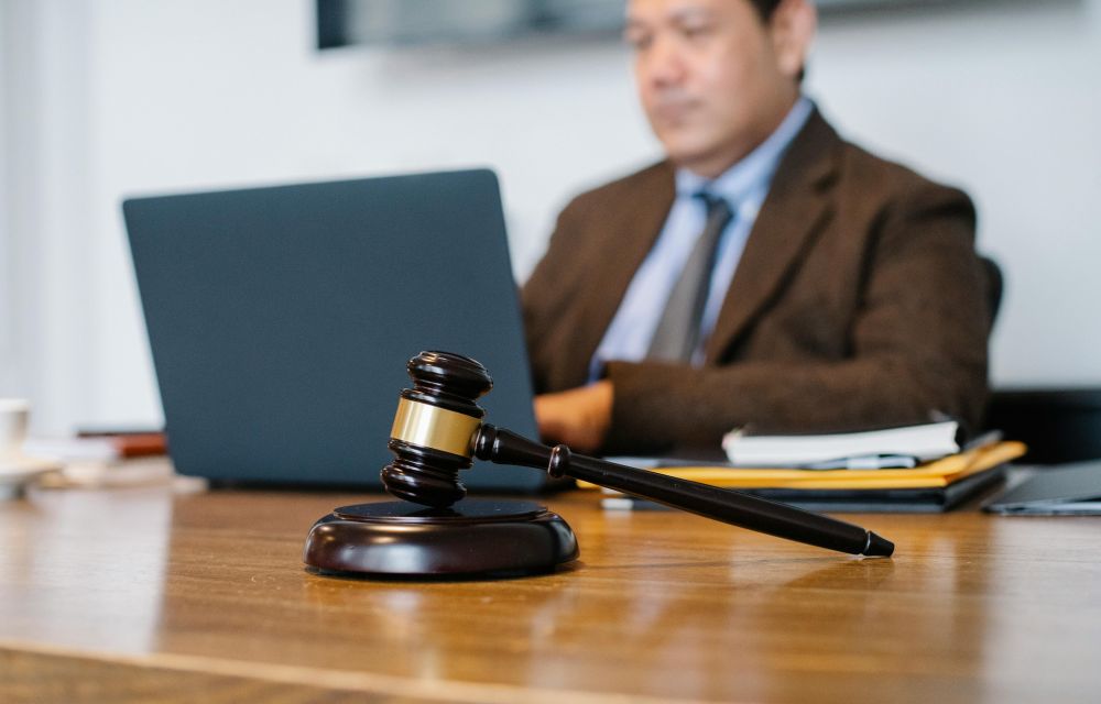 Arbeidsrett-advokat: Når trenger du juridisk hjelp i jobben?