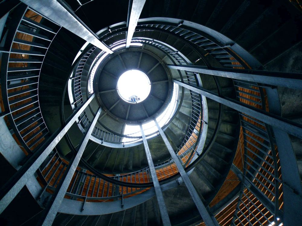 Spiraltrapp  plassbesparende design og smart funksjon